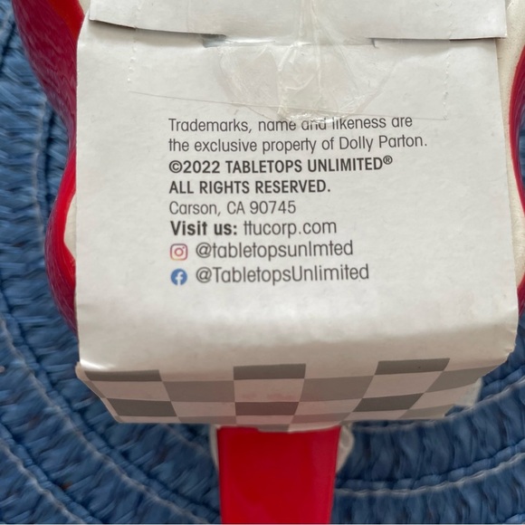 Dolly Parton Four Piece Guitar Shaped Ceramic Measuring Cup Set BRAND NEW!! - Picture 4 of 4